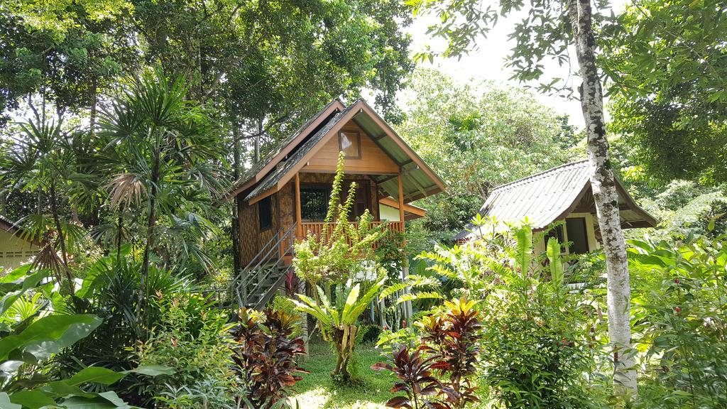 Khao Sok National Park Khao Sok Jungle Huts Resort المظهر الخارجي الصورة