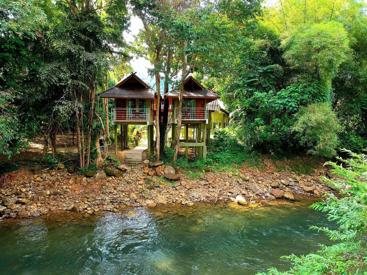Khao Sok National Park Khao Sok Jungle Huts Resort المظهر الخارجي الصورة